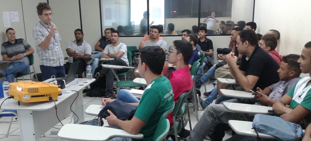 Gerente de Laboratórios do Ipem-MG, Marcelo Campelo, explica sobre trabalho do Instituto. Foto: Divulgação / Ipem-MG