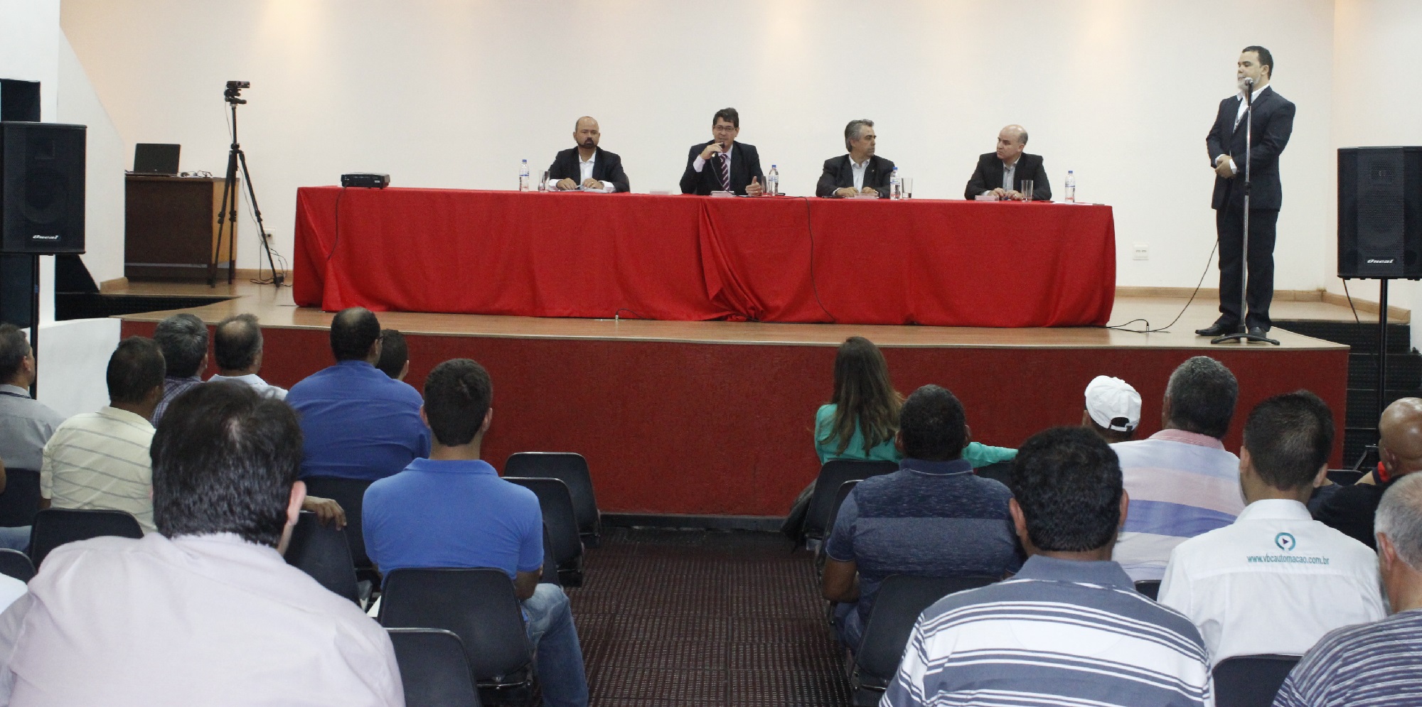 Dirigentes durante capacitação. (Da esquerda para direita na foto: Avelino, Fernando Sette, João Bosco e Carlos Eduardo). Divulgação / Ipem-MG