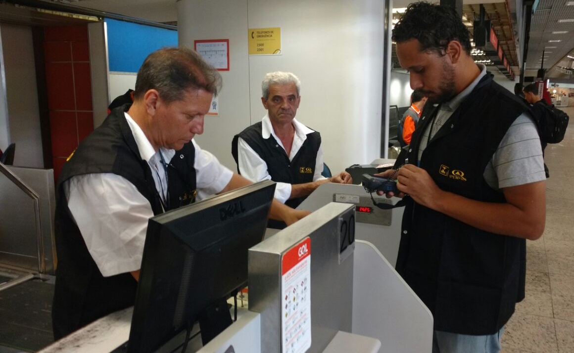 Servidores do Instituto durante Operação Especial Férias. Foto: Fernanda Toussaint / Ipem-MG