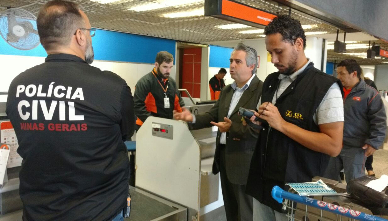 Operação é realizada no aeroporto de Confins, em parceria com a Polícia Civil. Foto: Fernanda Toussaint / Ipem-MG