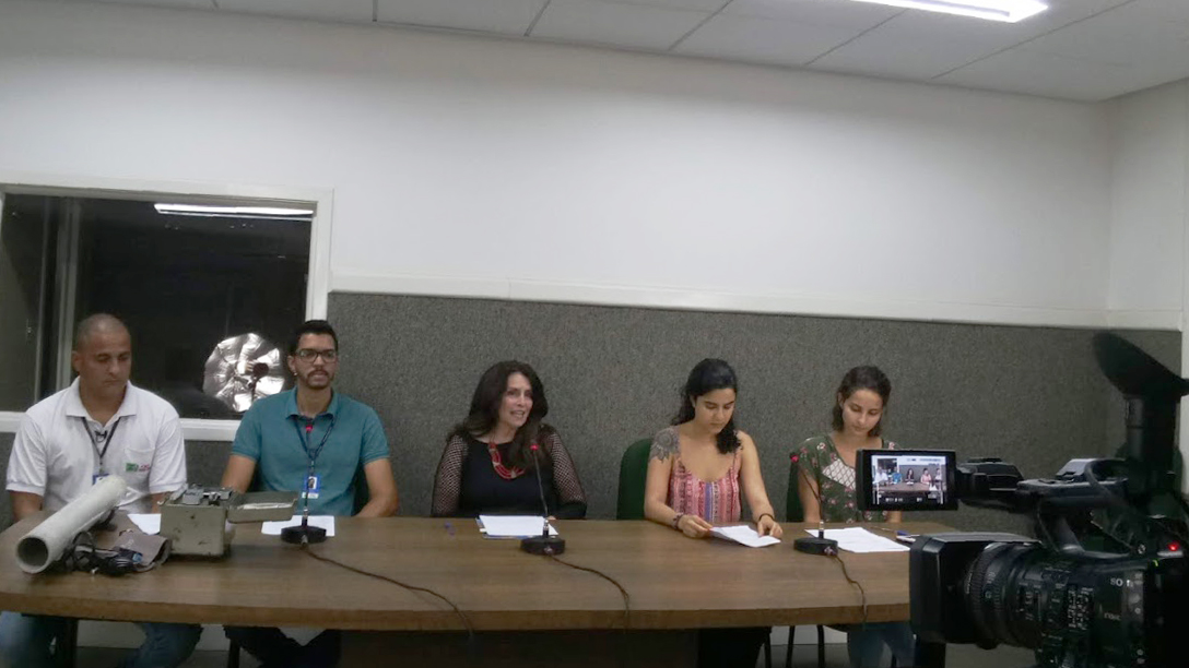 Técnicos do Ipem-MG na gravação do programa da UFMG. Foto: Fernanda Toussaint / Ipem-MG