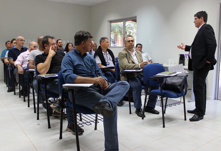 Fernando Sette fala sobre a importância da capacitação aos servidores dos órgãos delegados do Inmetro. Foto: Fernanda Toussaint / Ipem-MG