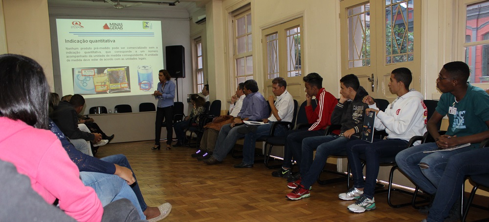 A qualificação visa incentivar um jovem aprendiz mais participativo. Foto: Fernanda Toussaint / Ipem-MG