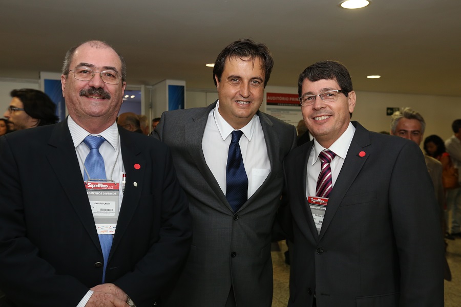 Foto (esq. para direita): Omer Pohlmann (Coordenador Geral RBMLQ-I do Inmetro), Alexandre Poni (Presidente da Amis) e Fernando Sette (Diretor-Geral/Ipem-MG). Crédito: Ignácio Costa / Amis Foto (esq. para direita): Omer Pohlmann (Coordenador Geral RBMLQ-I do Inmetro), Alexandre Poni (Presidente da Amis) e Fernando Sette (Diretor-Geral/Ipem-MG). Crédito: Ignácio Costa / Amis