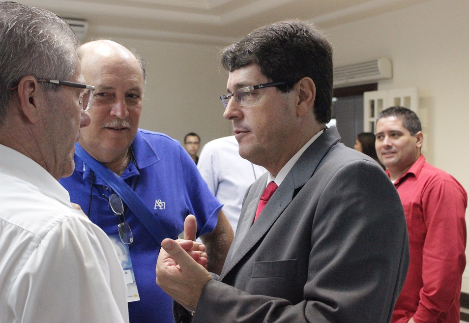 Sette esclarece dúvidas dos revendedores de combustíveis durante evento. Foto: Lucas Gomes Silva / Ipem-MG