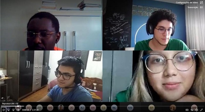 Estudantes da UFU durante apresentação do trabalho. Foto: Divulgação / Ipem-MG