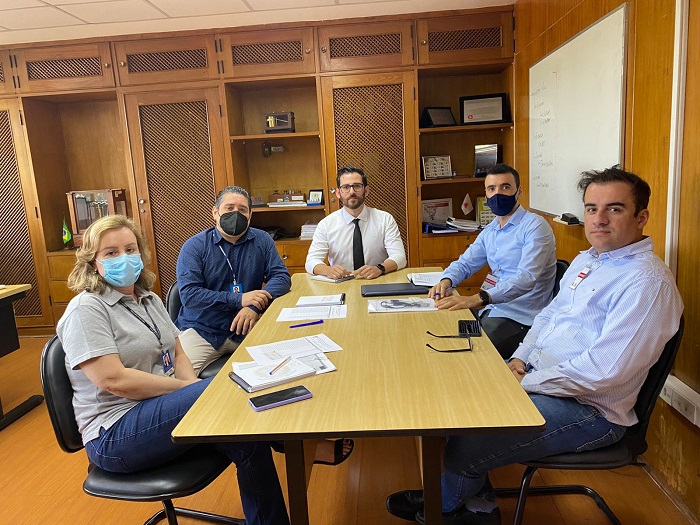 Servidores durante reunião na sede do Ipem-MG. Foto: Divulgação / Ipem-MG