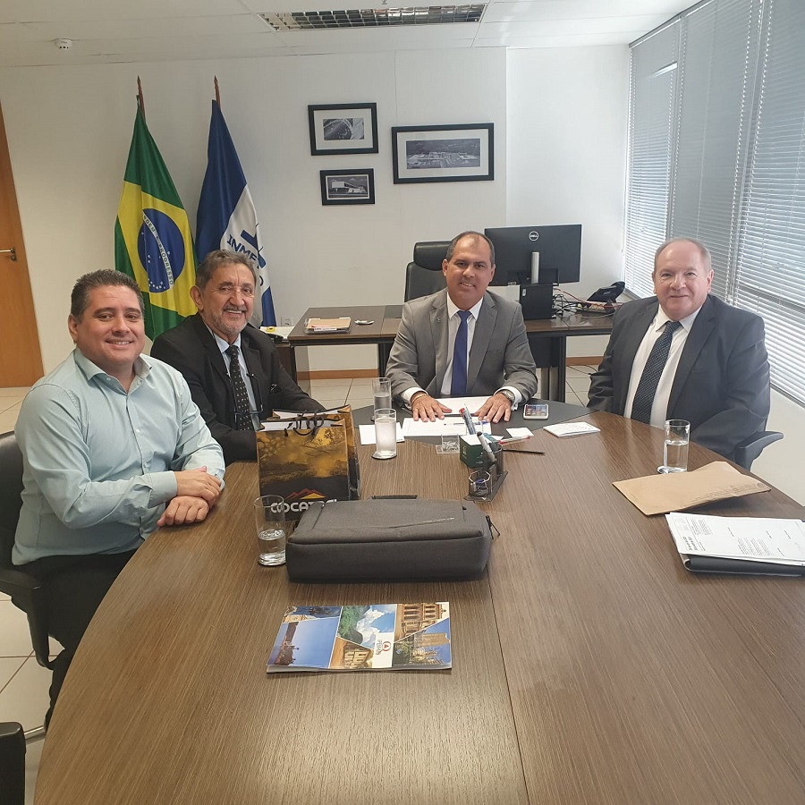 Diretoria do Ipem-MG durante encontro com presidente do Inmetro em Brasília (DF)