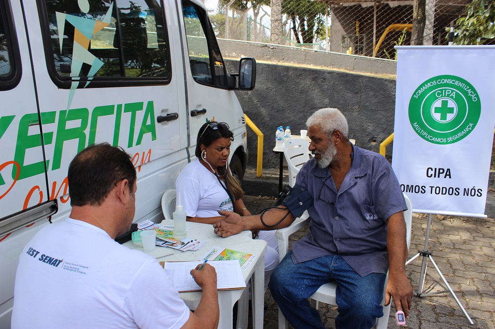 Gilmar passou no teste. Está com a pressão ótima. Foto: Fernanda Toussaint / Ipem-MG