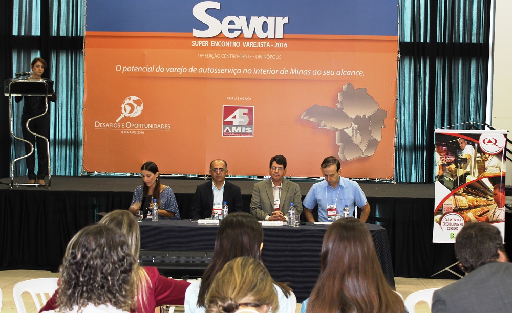 Fórum de debates reúne representantes supermercadistas da região Centro Oeste de Minas. Foto: Fernanda Toussaint / Ipem-MG