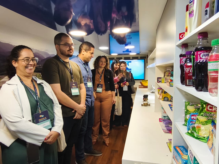 Assessores conhecem museu itinerante do Inmetro, conhecido como Inmetromóvel. Foto: Divulgação / Inmetro