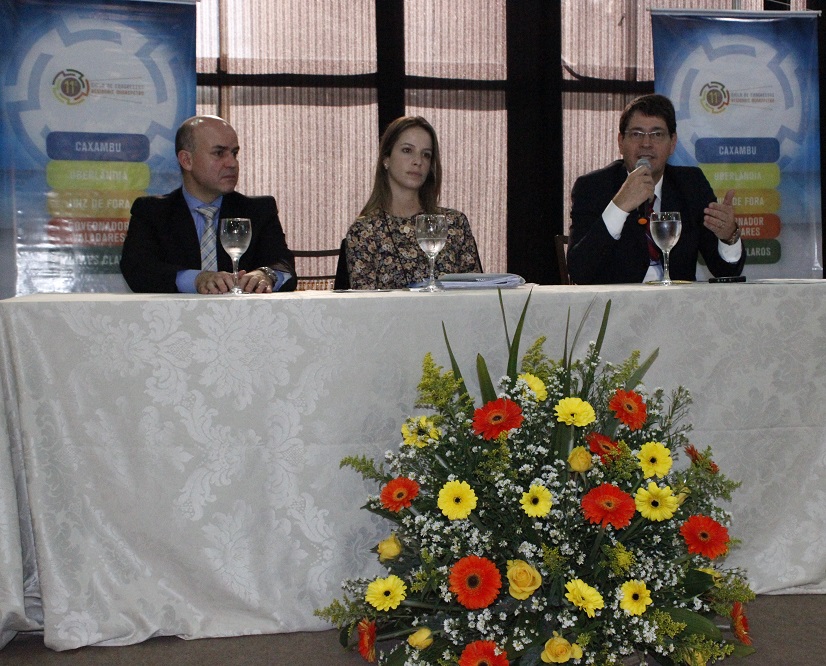 Fernando Sette (dir. para esq.) durante painel do Ipem-MG. Foto: Fernanda Toussaint / Ipem-MG