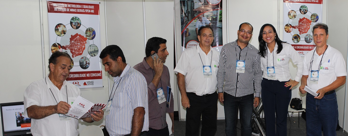 Equipe do Instituto orienta participantes durante evento. Foto: Fernanda Toussaint / Ipem-MG