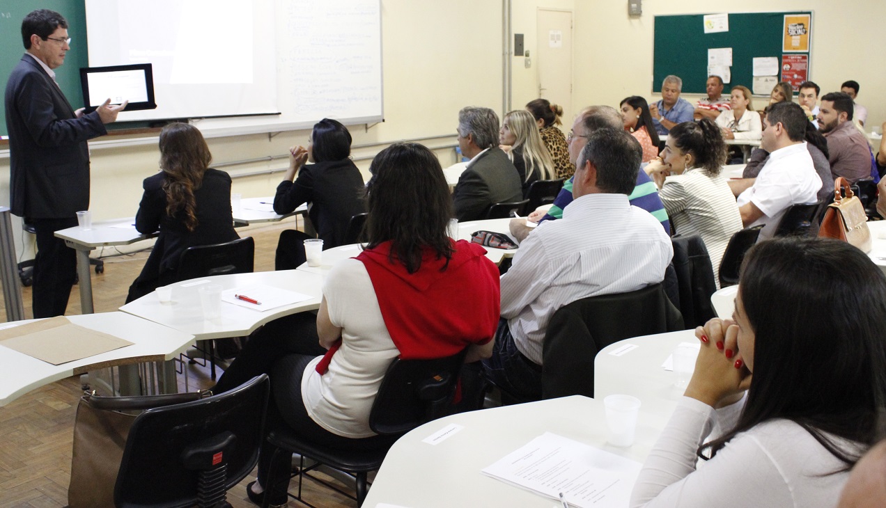 Fernando Sette compartilha homenagem com servidores, responsáveis pelos resultados alcançados. Foto: Divulgação / Ipem-MG Fernando Sette compartilha homenagem com servidores, responsáveis pelos resultados alcançados. Foto: Divulgação / Ipem-MG